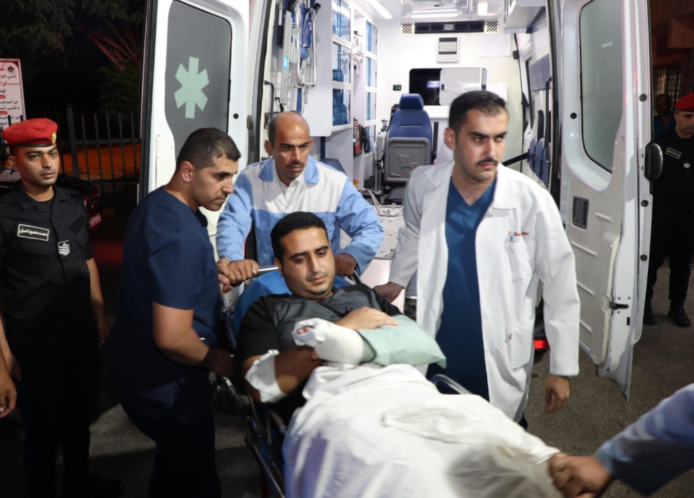 القوات المسلحة تخلي الممرض الذي أصيب خلال عمله في المستشفى الميداني جنوب قطاع غزة