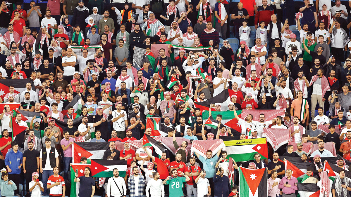 علوان مستغربًا انتقاد سلوك الجماهير: نستحق الاشادة