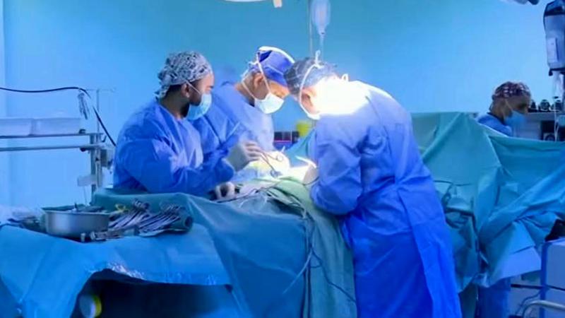 عملية نوعية ونادرة لجراحة الأوعية الدموية بمستشفى الحسين "السلط الجديد"