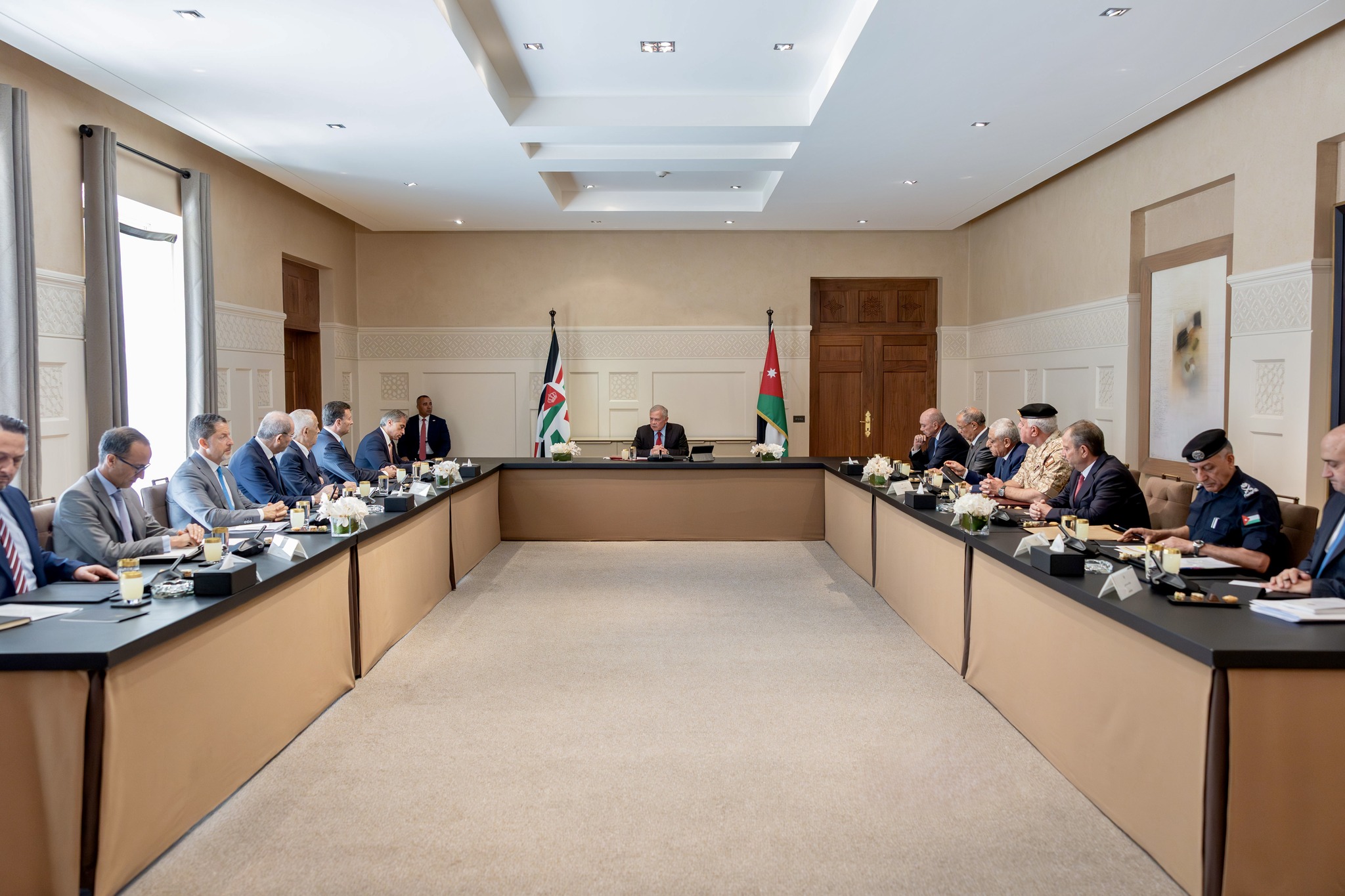 الملك يوجه مؤسسات الدولة لتخفيف الآثار الاقتصادية الناجمة عن التصعيد