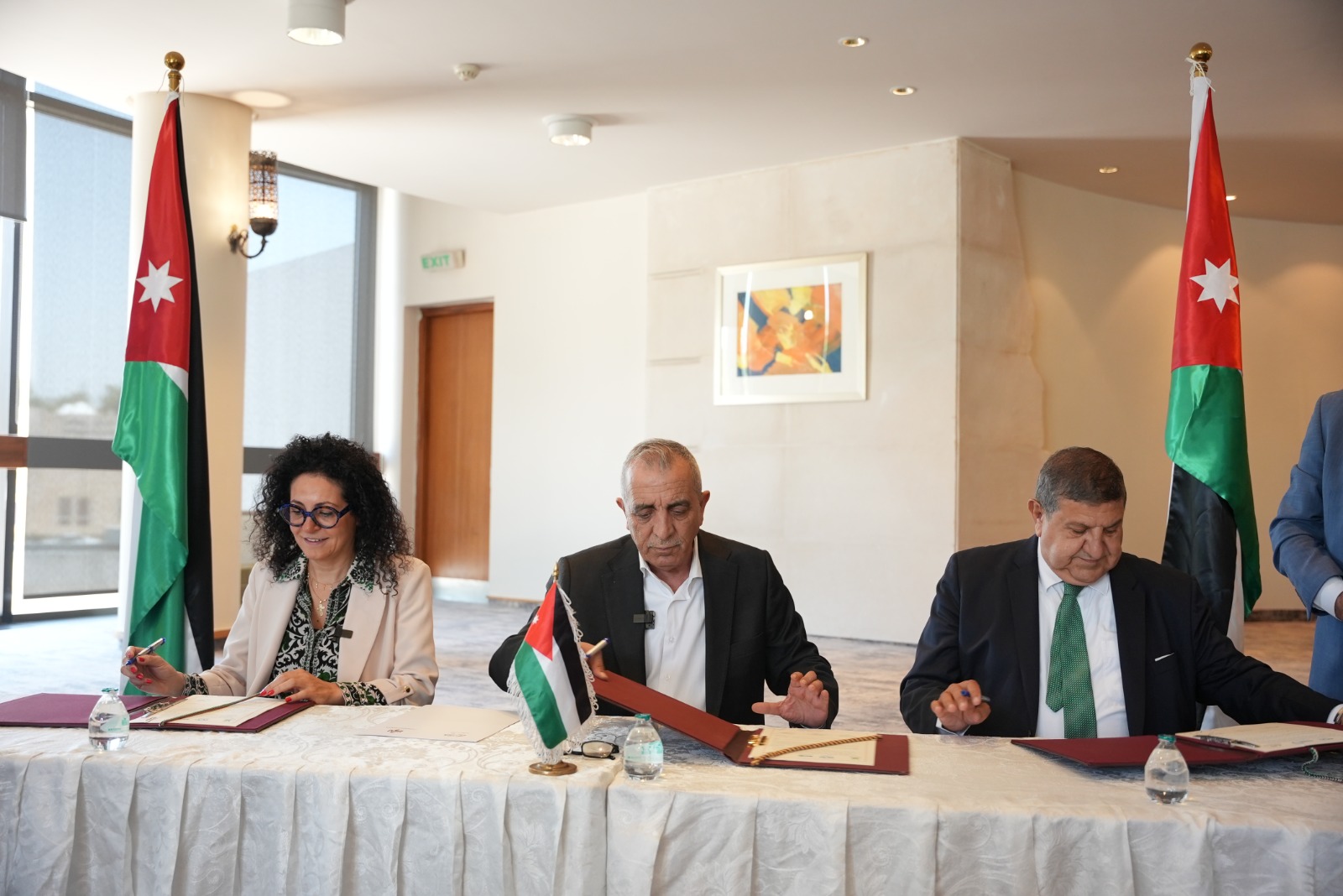 اتفاقية بين "الثقافة" و"شومان" ومركز هيا الثقافي لدعم مكتبة "الطفل المتنقلة" 