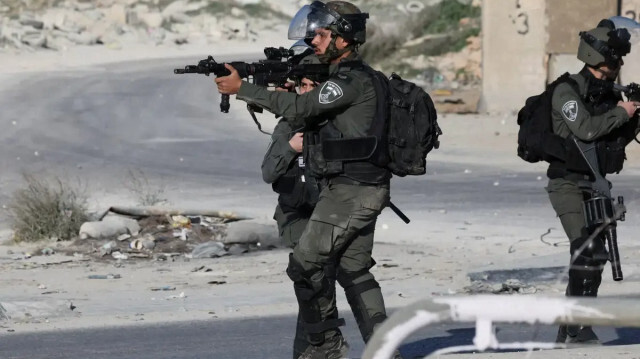 إصابة 3 فلسطينيين برصاص مستوطنين وإحراق كوخ زراعي في حزما شمال شرق القدس