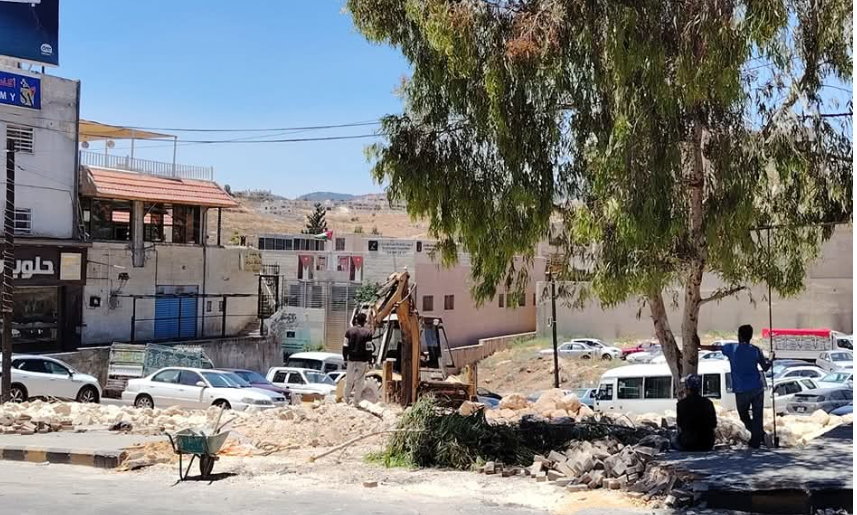 بلدية جرش تباشر عملها بتجهيز نقطة انطلاق منظمة لخط جرش  عمان
