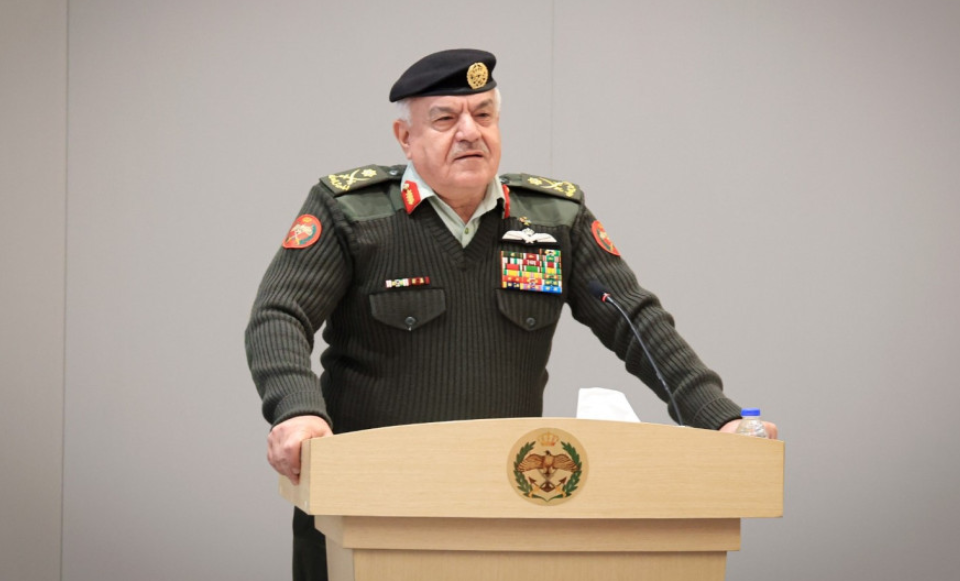 اللواء الحنيطي يلتقي قائد القيادة المركزية الأميركية