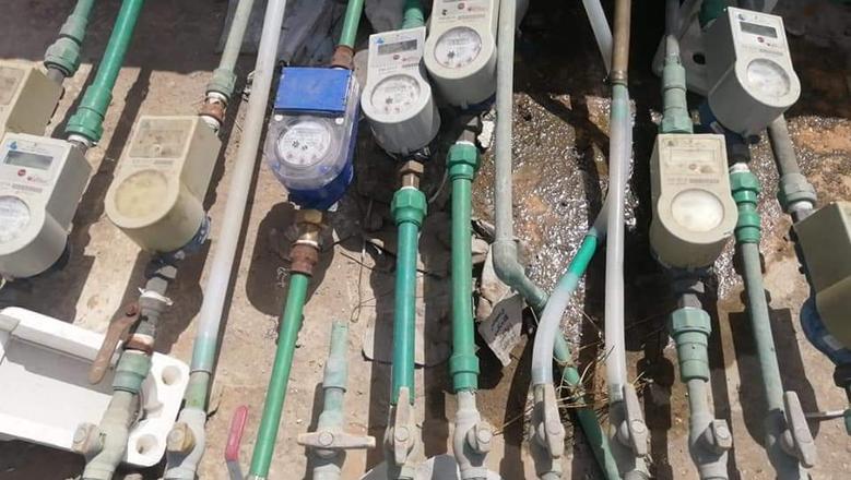  إربد: القبض على شخصين سرقا عدادات مياه بناية كاملة
