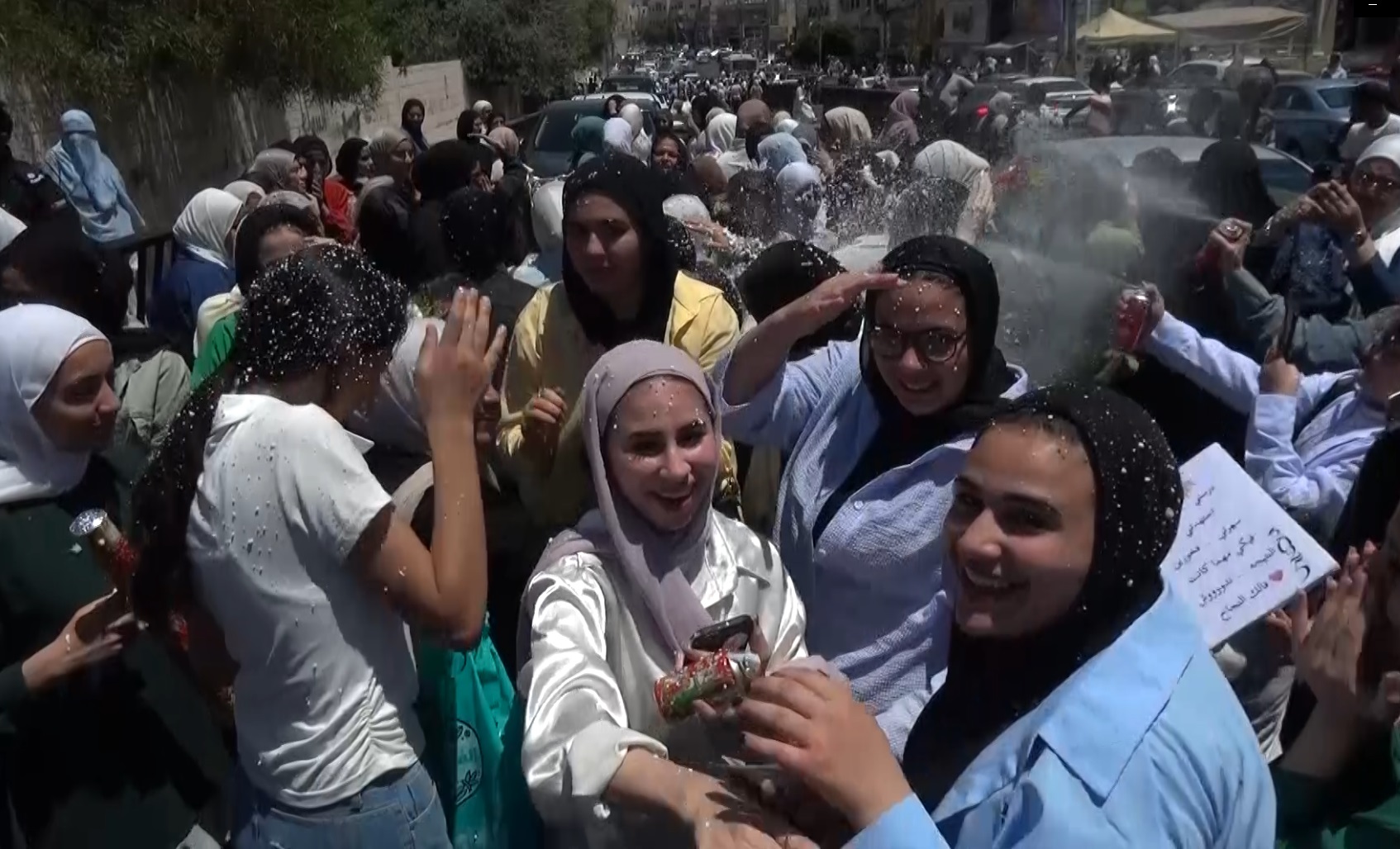 التوجيهي يطوي صفحته الأخيرة.. وعيون الطلبة تترقب فصل النتائج - تقرير تلفزيوني