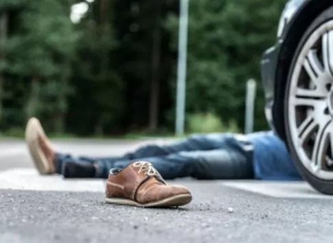بعد 10 سنوات من الفرار.. القبض على سائق تسبب بإعاقة شاب في عمان
