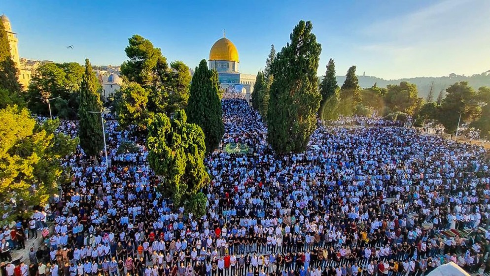‎50 ألفا يؤدون صلاة الجمعة في المسجد الأقصى