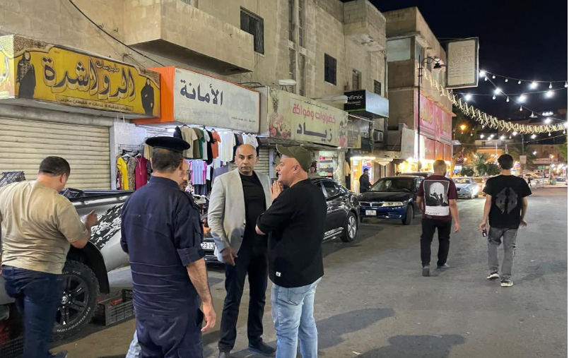 حملة مسائية في جرش لإزالة الاعتداءات على الشارع العام