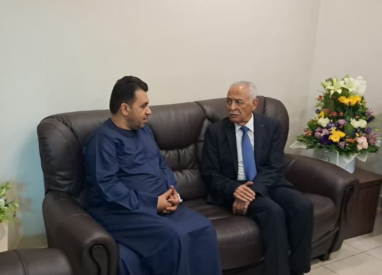 العيسوي ينقل تحيات وتمنيات الملك وولي العهد للنائب السعود بالشفاء