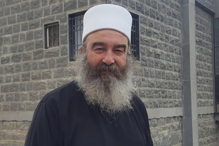 كوهين يصف الهجري بأنه "بطل من ابطال الامة"