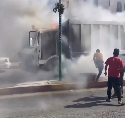 احتراق طاحنة نفايات خلال عملها في أحد أحياء الرمثا - فيديو