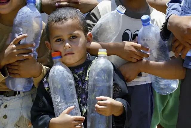 الظمأ يفتك بغزة.. 1.2 مليون إنسان بلا ماء والبلدية تحذر من كارثة