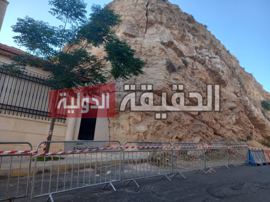 انهيارات صخرية من جبل متصدع بمنطقة طبربور والدفاع المدني يتدخل - صور