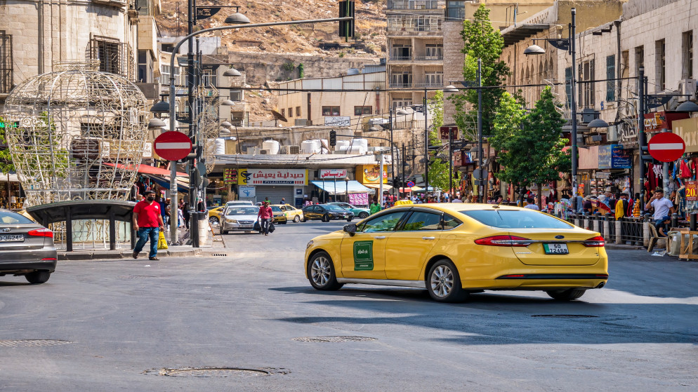 قرابة 17 ألف مركبة بنزين مرخصة ضمن أسطول النقل العام حتى حزيران 2025