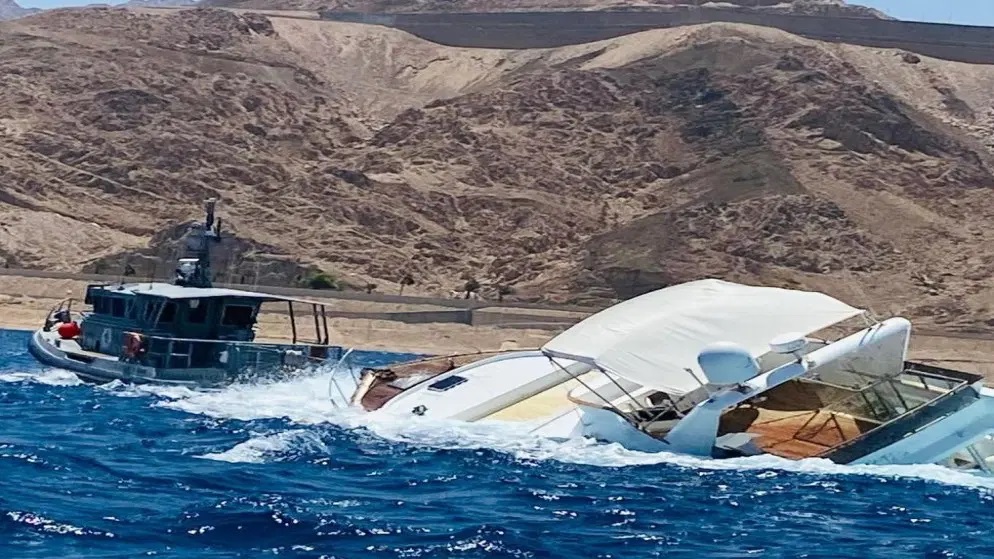 خفر السواحل ينقذ مركبًا سياحيًا تعرض لعطل في خليج العقبة