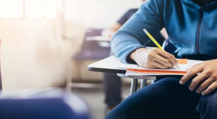 طلبة الحادي عشر يتقدمون لامتحانات الثانوية الجديد الخميس