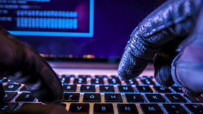 الأمن يحذر من الاحتيال الالكتروني: منصات مزيفة توقع ضحاياها بعطاءات وهمية