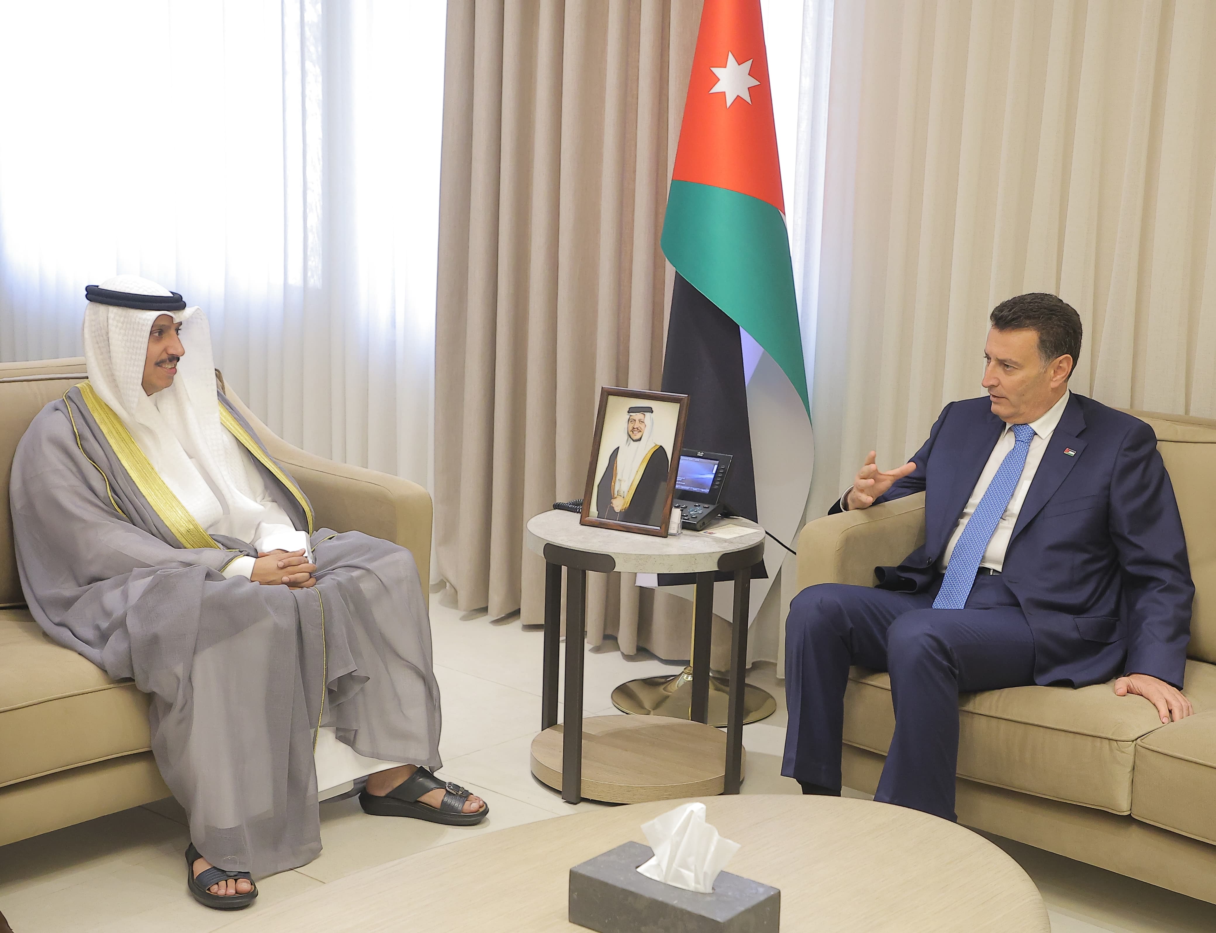 الصفدي يلتقي مدير المعهد العربي للتخطيط 