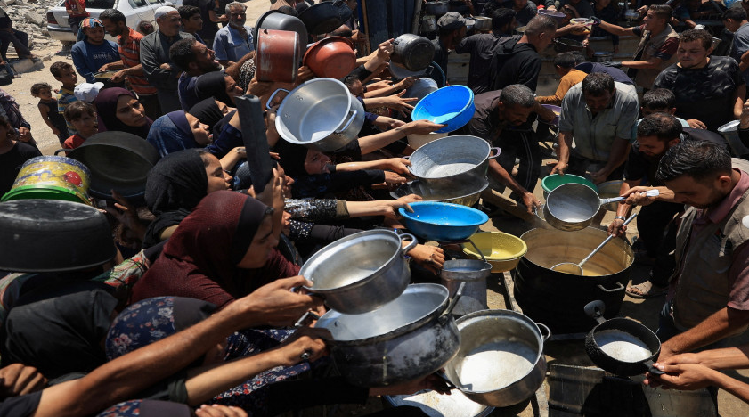 فرنسا: ستكون هناك 4 رحلات جوية من المساعدات الإنسانية إلى غزة من الأردن