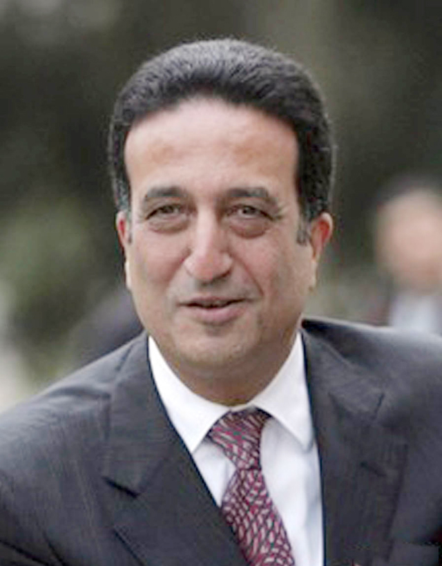 العيسوي ينقل تمنيات الملك وولي العهد بالشفاء للعين ناصر اللوزي