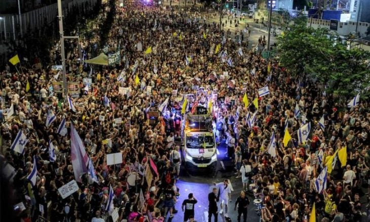 60 ألف متظاهر في "تل أبيب" واقتحام قناة "إسرائيلية" وإضراب شامل يوم 17 الجاري