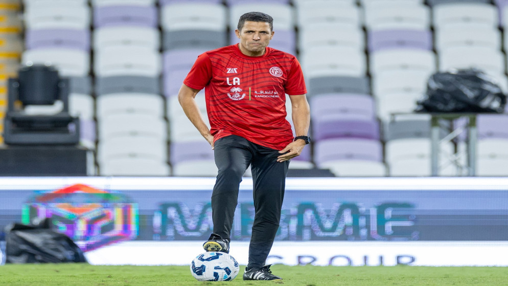 الجزيرة الإماراتي يعلن إقالة المدرب الحسين عموتة