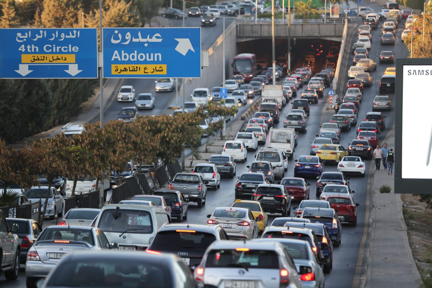 أزمات المرور تعود مع المدارس.. و"السير" تدعو للخروج المبكر والالتزام