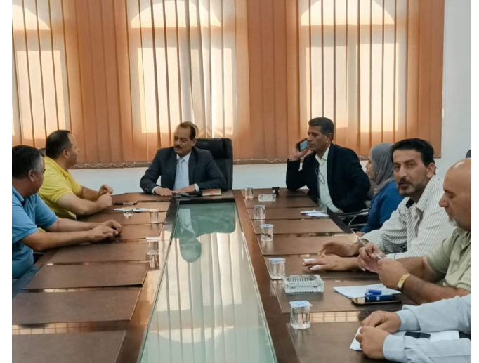 رئيس لجنة بلدية مؤتة والمزار يجمتع مع مدراء المناطق