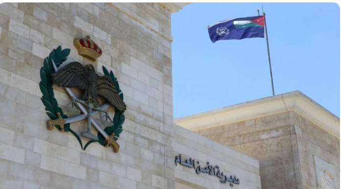 الأمن: القبض على مرتكب سرقة المحل التجاري التي ظهرت في فيديو جرى تداوله