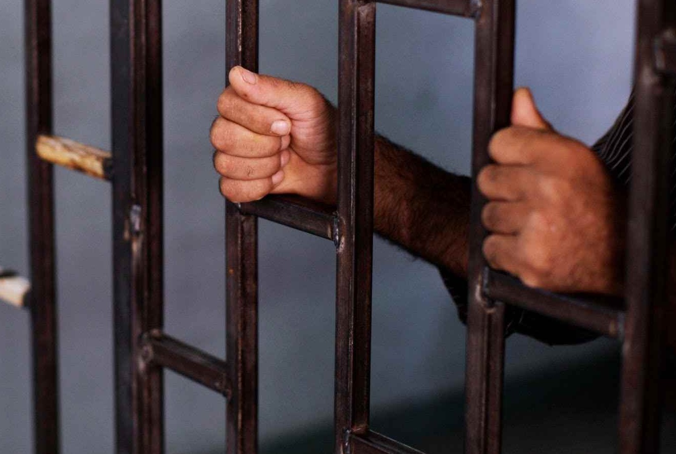 3 سنوات سجن لفارض أتاوات ابتز سيدة وهدد بحرق منزلها