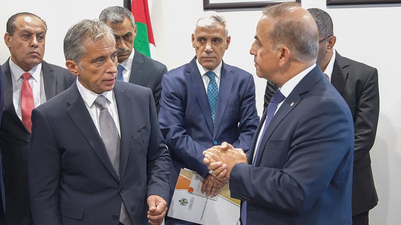 رئيس الوزراء يوجِّه إلى دراسة إمكانيَّة زيادة مدَّة صلاحيَّة جواز السَّفر