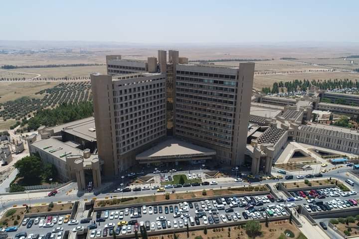 مواطنون يشتكون من ارتفاع كلفة اصطفاف المركبات في محيط مستشفى الملك عبدالله المؤسس