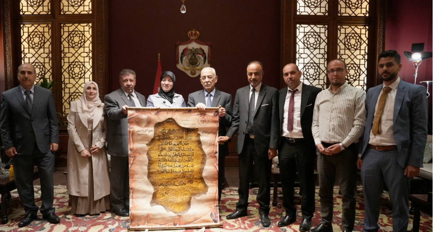 رئيس الديوان الملكي يلتقي وفدا تربويا من مديرية التربية والتعليم المزار الشمالي