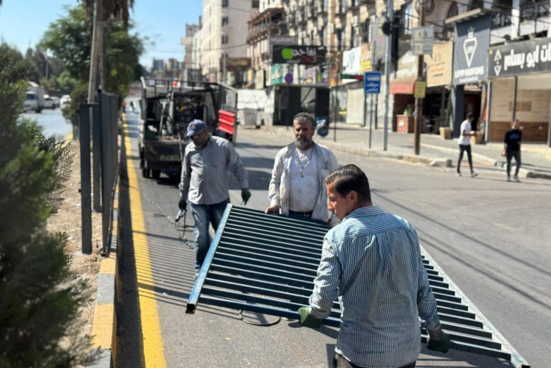 إربد: إزالة حواجز شارع الجامعة بعد 25 عاماً من الجمود.. هل ستنتعش الحركة؟