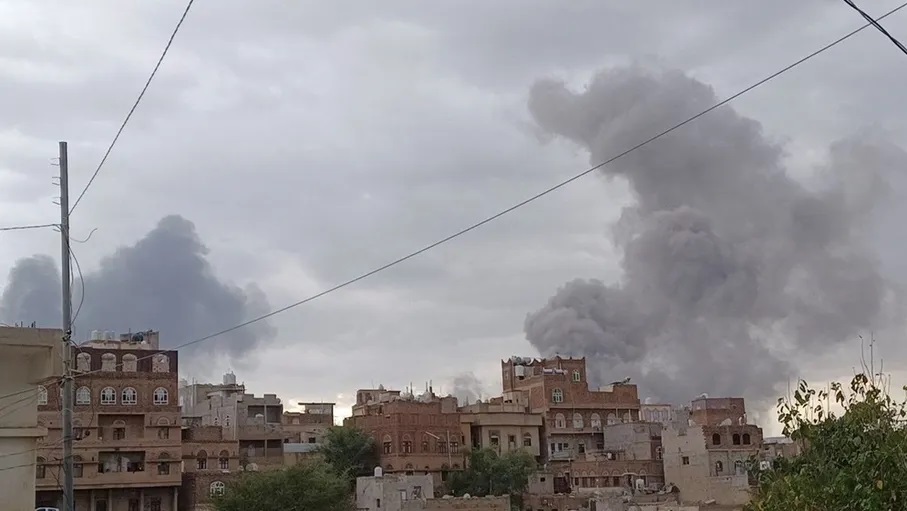 بعد يوم من العدوان على قطر.. الإحتلال يشن هجوماً على اليمن (فيديو)