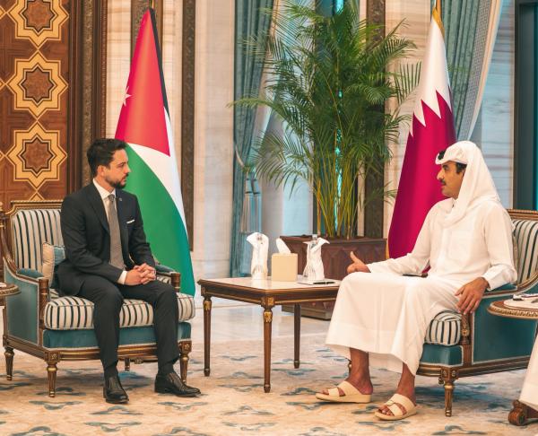 ولي العهد يلتقي الشيخ تميم ويؤكد تضامن الأردن المطلق مع قطر 
