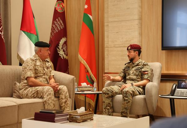 ولي العهد يزور القيادة العامة للقوات المسلحة