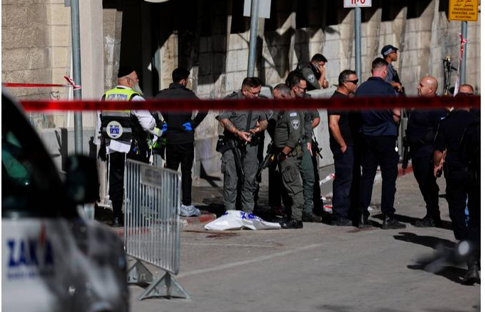 مصابان بحادثة طعن بالقدس واعتقال المنفذ
