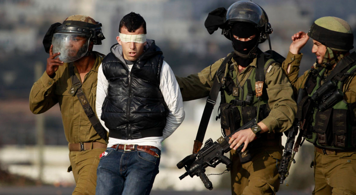 قوات الاحتلال تعتقل 15 فلسطينيا من الضفة وارتفاع عدد المعتقلين إلى 8590 معتقلا