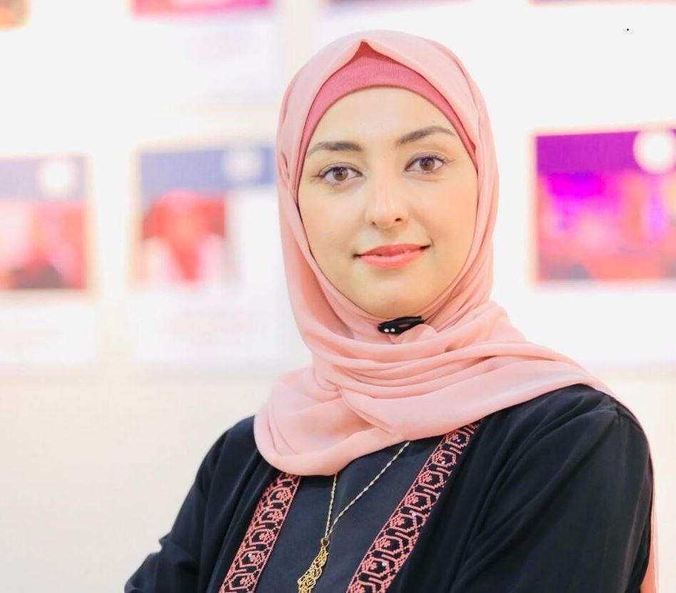 أمّ لأربعة شهداء.. الشاعرة آلاء القطراوي تفوز بـ "جائزة سعاد الصباح للإبداع الأدبي"