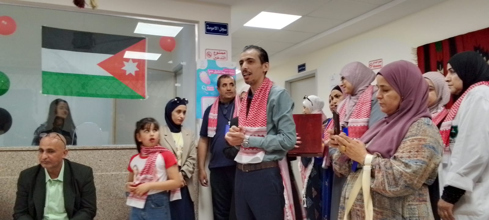 مادبا.. مركز صحي حنينا يحتفل بزفاف سمو الأمير الحسين بن عبدالله والاعياد الوطنية