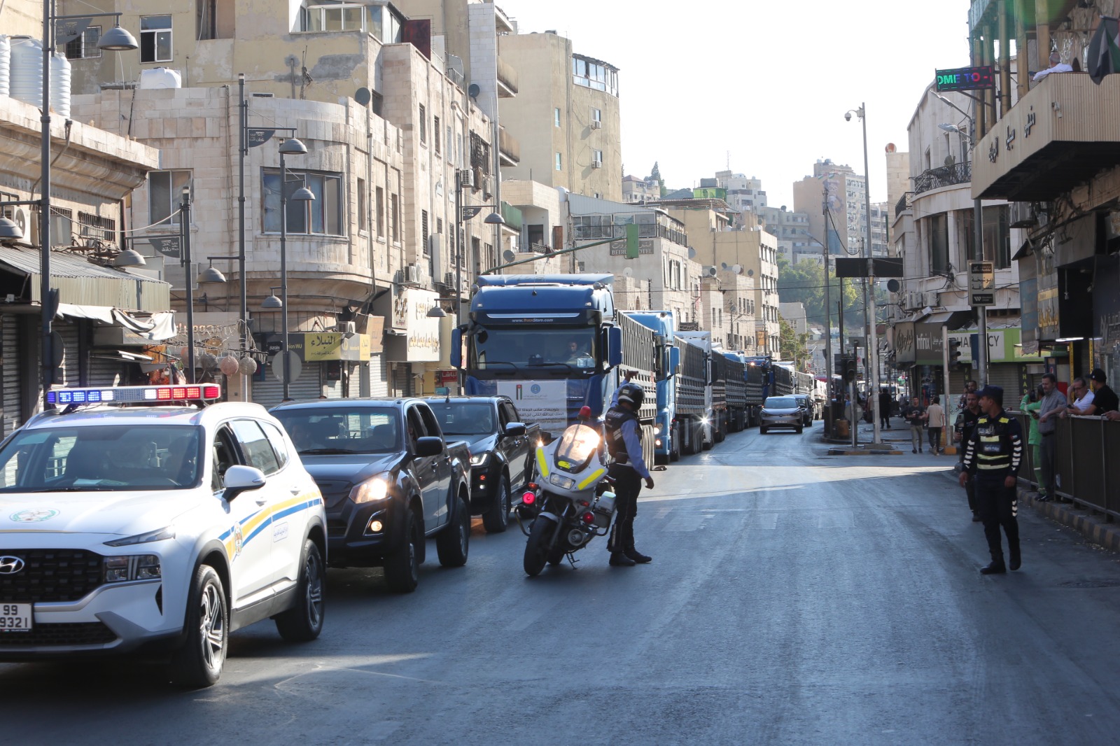 اعلاميون يفندون حملات التشويش على المساعدات لغزة: موقف الأردن راسخ ولا يحتاج شهادات - تقرير تلفزيوني