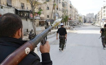 مقاتلو المعارضة يدافعون عن خطوط امداداتهم إلى حلب شمال سوريا