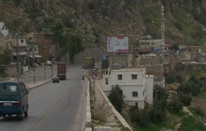 مواطنون يطالبون بوقف حلقات مسلسل الموت على طريق العدسية.. تقرير تلفزيوني