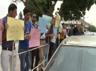طلبة جامعة الحسين يعتصمون احتجاجا على تعليق الدوام ... تقرير  تلفزيوني