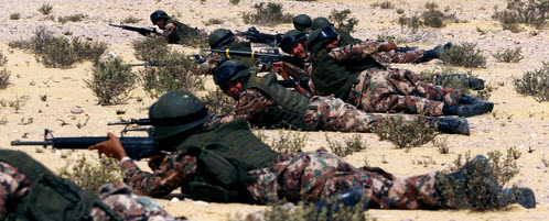 الجيش المصري يبدأ حملة لتدمير أنفاق أسفل الحدود مع غزة