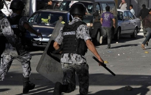 إربد.. فض مسيرتين بالقوة بعد حدوث مناوشات نتج عنها "11" إصابة من بينها رجال أمن