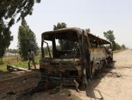 مقتل 52 سجينا وتسعة من رجال الشرطة في هجوم على حافلة بالعراق