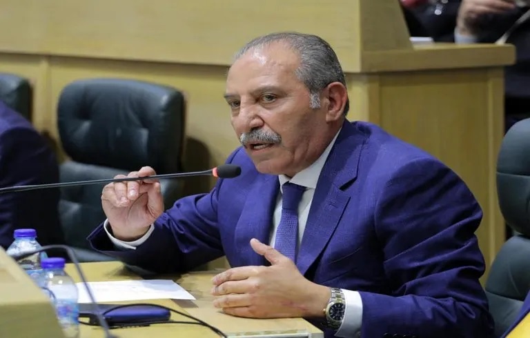 وفد برلماني برئاسة الصقور إلى الجزائر